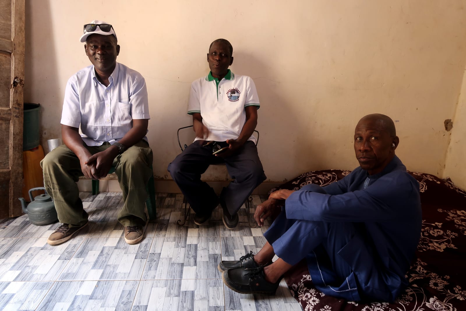 Mamadou Sarr, Cheikh Diop et Mustapha Fall sont les trois piliers bénévoles de l'ANPM. © Clémentine Méténier